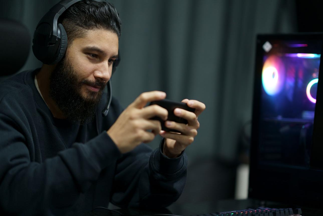 Understanding Gamers Beyond Downloads to Improve Retention and Revenue cover
